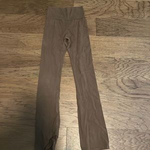 brandy mellive flare leggings